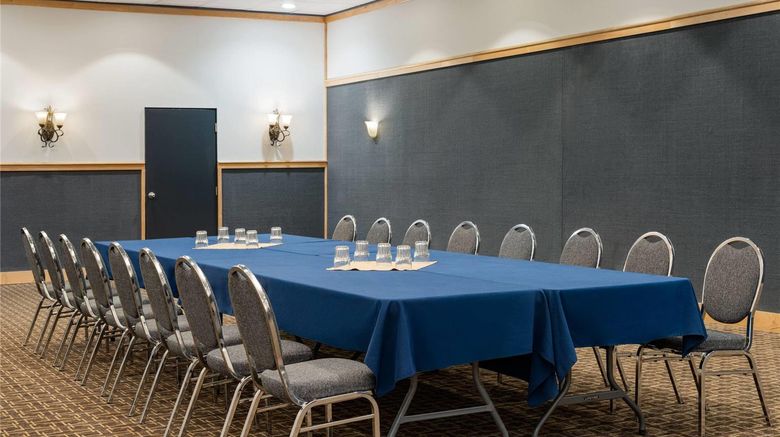 <b>Sternwheeler Hotel & Conference Center Meeting</b>. Images powered by <a href="https://iceportal.shijigroup.com/" title="IcePortal" target="_blank">IcePortal</a>.