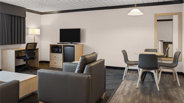 <b>Sternwheeler Hotel & Conference Center Suite</b>. Images powered by <a href="https://iceportal.shijigroup.com/" title="IcePortal" target="_blank">IcePortal</a>.