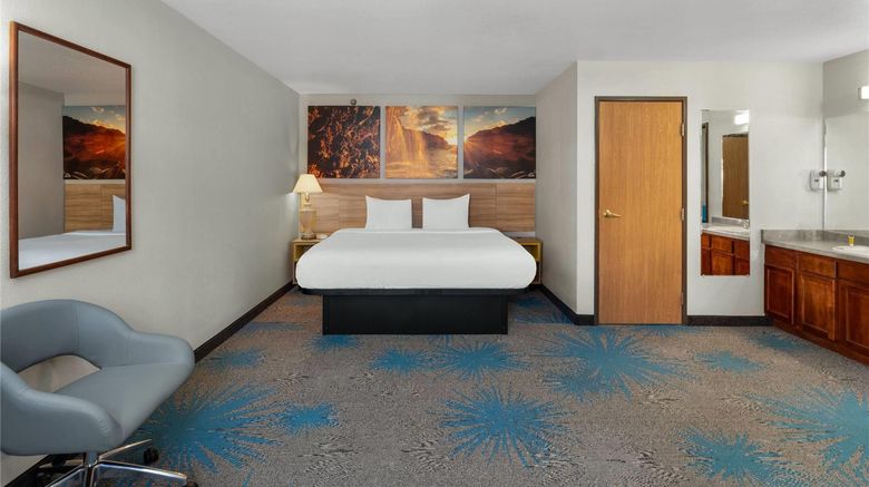 <b>Days Inn by Wyndham Canon City Suite</b>. Images powered by <a href="https://iceportal.shijigroup.com/" title="IcePortal" target="_blank">IcePortal</a>.