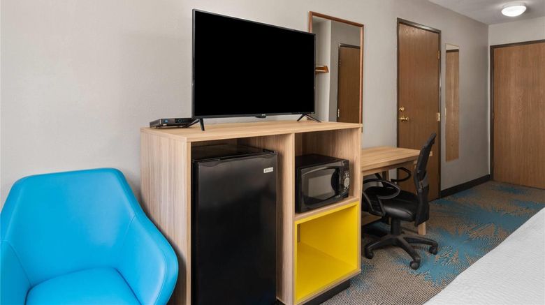 <b>Days Inn by Wyndham Canon City Room</b>. Images powered by <a href="https://iceportal.shijigroup.com/" title="IcePortal" target="_blank">IcePortal</a>.