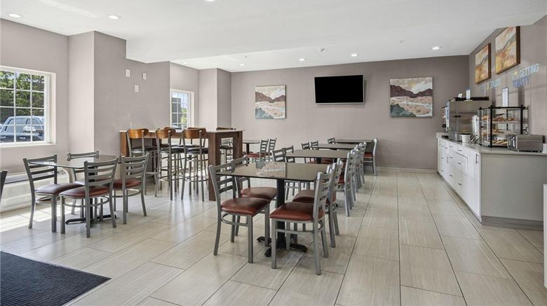 <b>Sonesta Essential Hotels Blue Springs Restaurant</b>. Images powered by <a href="https://iceportal.shijigroup.com/" title="IcePortal" target="_blank">IcePortal</a>.