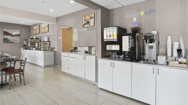 <b>Sonesta Essential Hotels Blue Springs Restaurant</b>. Images powered by <a href="https://iceportal.shijigroup.com/" title="IcePortal" target="_blank">IcePortal</a>.