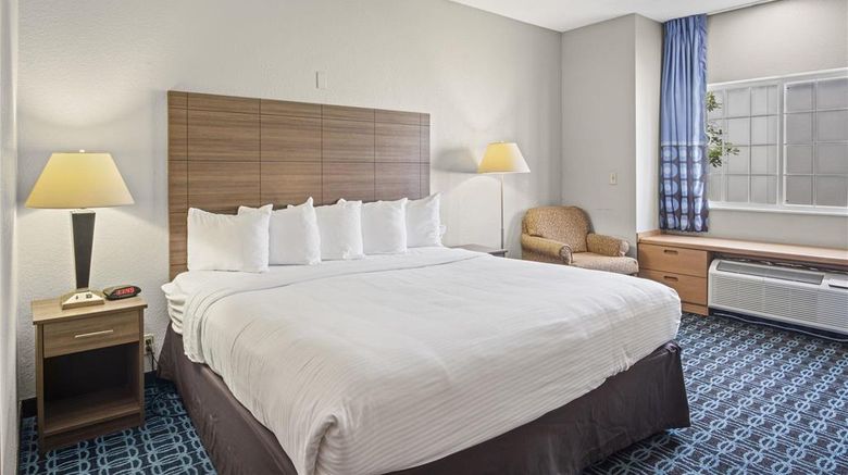 <b>Sonesta Essential Hotels Blue Springs Room</b>. Images powered by <a href="https://iceportal.shijigroup.com/" title="IcePortal" target="_blank">IcePortal</a>.