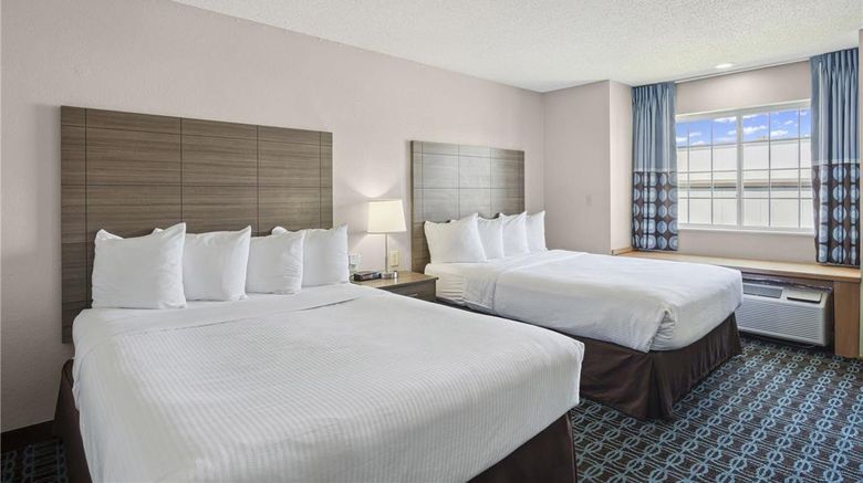 <b>Sonesta Essential Hotels Blue Springs Room</b>. Images powered by <a href="https://iceportal.shijigroup.com/" title="IcePortal" target="_blank">IcePortal</a>.