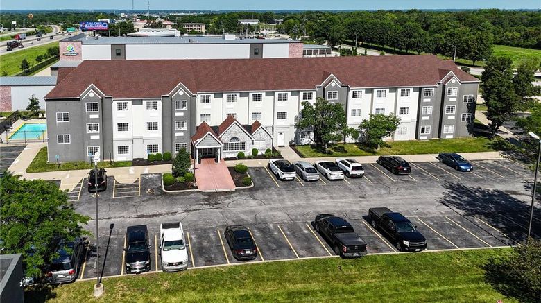 <b>Sonesta Essential Hotels Blue Springs Exterior</b>. Images powered by <a href="https://iceportal.shijigroup.com/" title="IcePortal" target="_blank">IcePortal</a>.