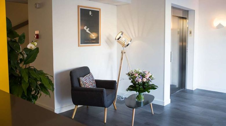 <b>Hotel Abrial Lobby</b>. Images powered by <a href="https://iceportal.shijigroup.com/" title="IcePortal" target="_blank">IcePortal</a>.