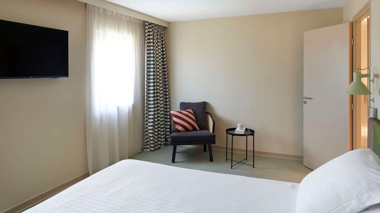 Hotel des Victoires Room