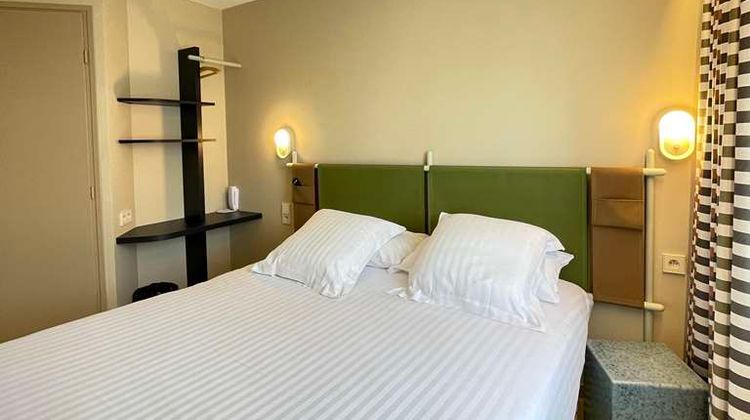 Hotel des Victoires Room