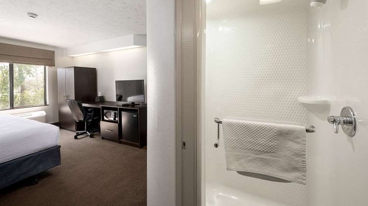 SureStay by Best Western Summerville Room