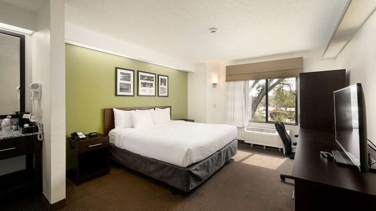SureStay by Best Western Summerville Room