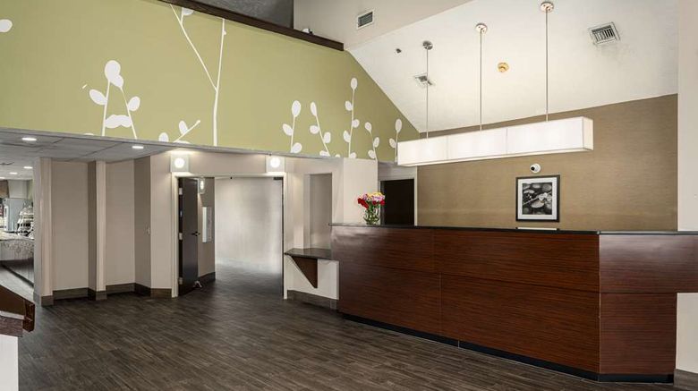 <b>SureStay by Best Western Summerville Lobby</b>. Images powered by <a href="https://iceportal.shijigroup.com/" title="IcePortal" target="_blank">IcePortal</a>.