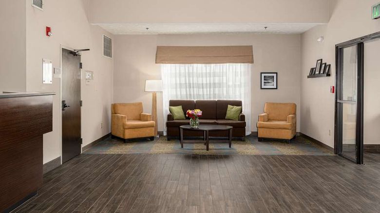 <b>SureStay by Best Western Summerville Lobby</b>. Images powered by <a href="https://iceportal.shijigroup.com/" title="IcePortal" target="_blank">IcePortal</a>.