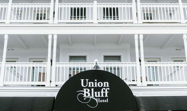 Union Bluff Hotel & Meeting House Exterior