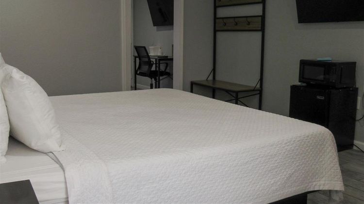 Capri Suites Anaheim Suite