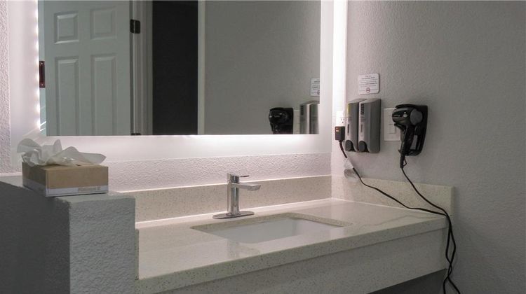 Capri Suites Anaheim Suite