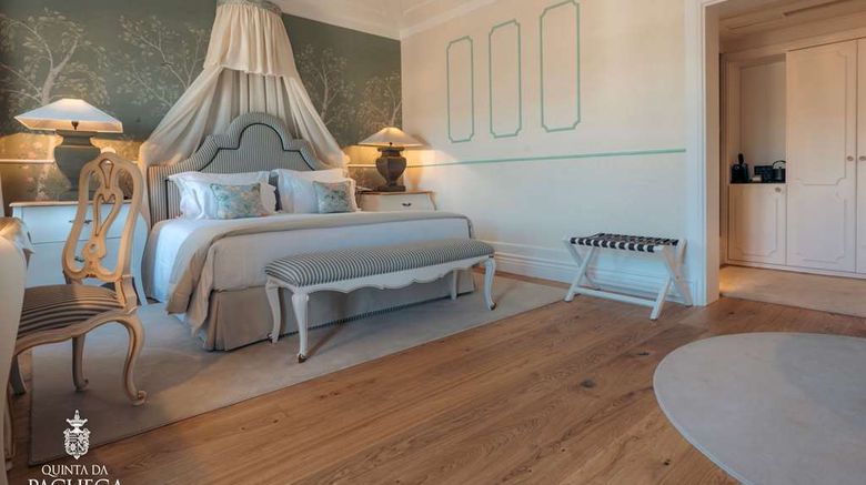 <b>The Wine House Hotel Quinta da Pacheca Suite</b>. Images powered by <a href="https://iceportal.shijigroup.com/" title="IcePortal" target="_blank">IcePortal</a>.