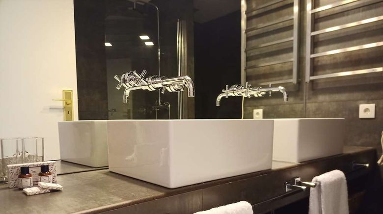 <b>The Wine House Hotel Quinta da Pacheca Room</b>. Images powered by <a href="https://iceportal.shijigroup.com/" title="IcePortal" target="_blank">IcePortal</a>.