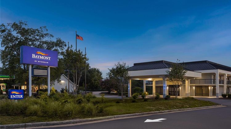 Baymont by Wyndham Fayetteville Exterior