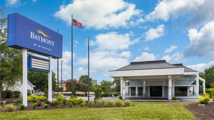 Baymont by Wyndham Fayetteville Exterior