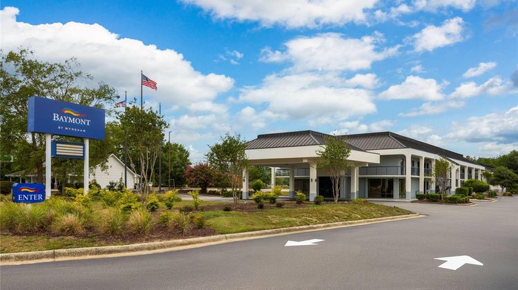 Baymont by Wyndham Fayetteville Exterior