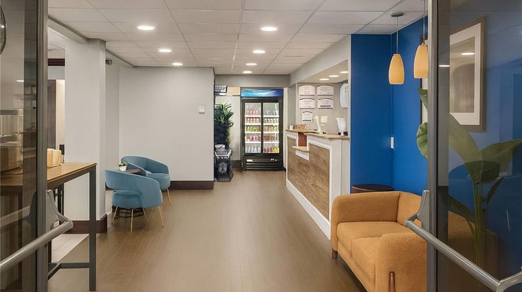 Baymont by Wyndham Fayetteville Lobby