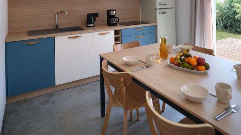 <b>Cote Ocean Room</b>. Images powered by <a href="https://iceportal.shijigroup.com/" title="IcePortal" target="_blank">IcePortal</a>.