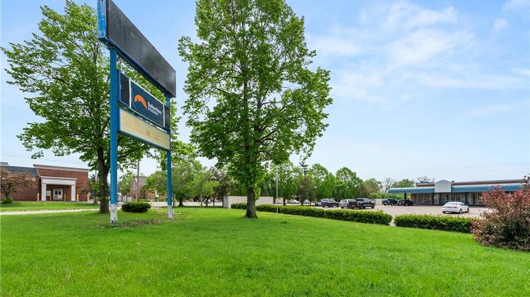 Suburban Studios Fairborn - Dayton Exterior