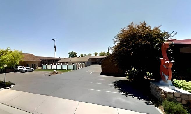 Econo Lodge Inn & Suites Exterior