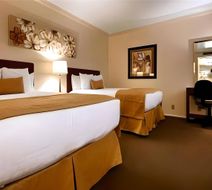 Econo Lodge Inn & Suites Room