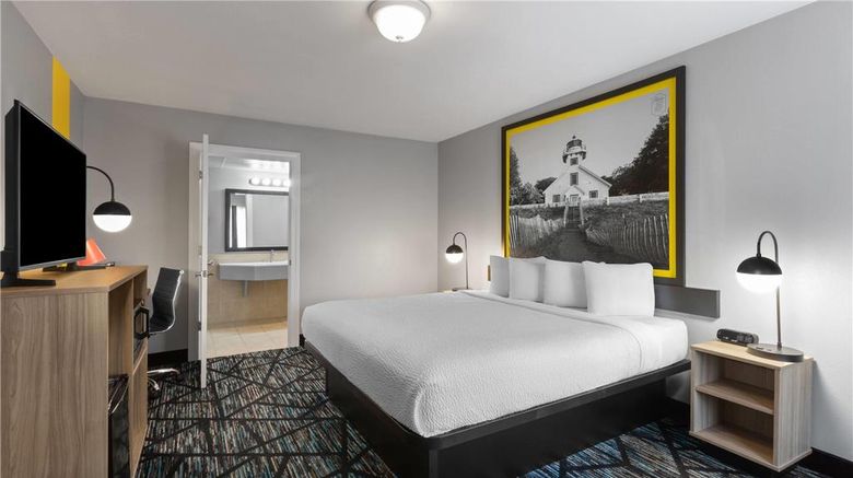 <b>Super 8 by Wyndham Traverse City Room</b>. Images powered by <a href="https://iceportal.shijigroup.com/" title="IcePortal" target="_blank">IcePortal</a>.