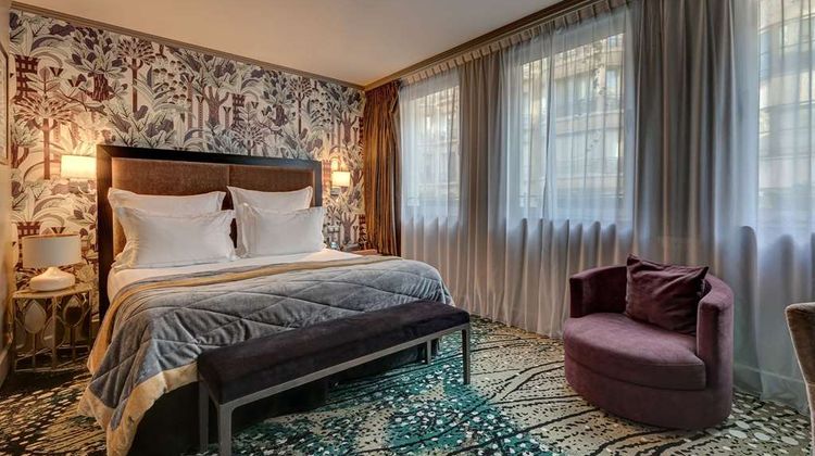 The One Alma Paris Suite