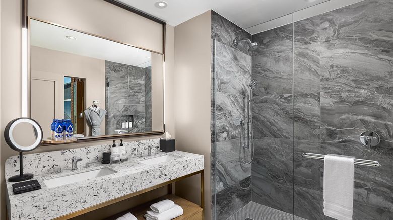 <b>Hotel Phoenix Atlanta Suite</b>. Images powered by <a href="https://iceportal.shijigroup.com/" title="IcePortal" target="_blank">IcePortal</a>.