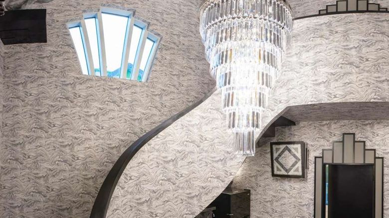 <b>The Roxbury Suite</b>. Images powered by <a href="https://iceportal.shijigroup.com/" title="IcePortal" target="_blank">IcePortal</a>.