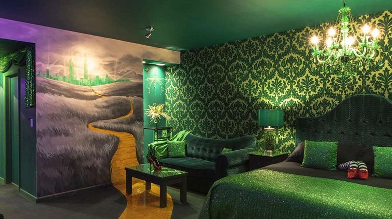 <b>The Roxbury Room</b>. Images powered by <a href="https://iceportal.shijigroup.com/" title="IcePortal" target="_blank">IcePortal</a>.