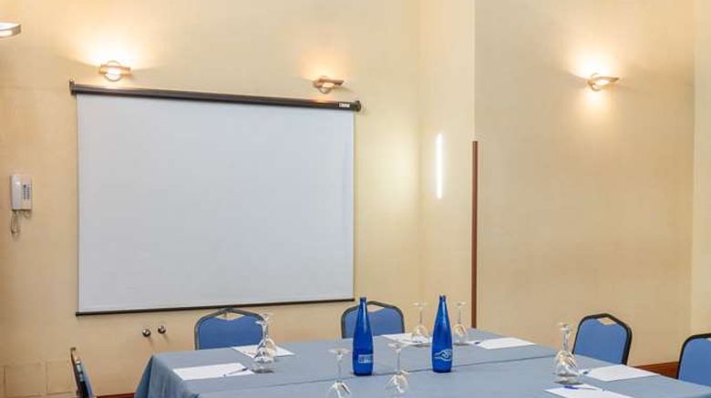<b>Hotel Lusso Infantas Meeting</b>. Images powered by <a href="https://iceportal.shijigroup.com/" title="IcePortal" target="_blank">IcePortal</a>.