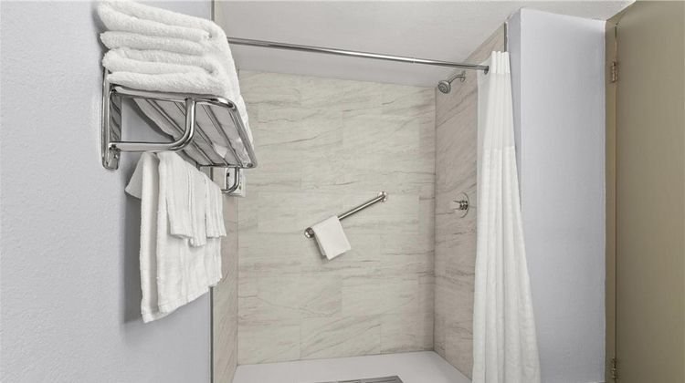 Baymont by Wyndham Batavia - Darien Lake Room
