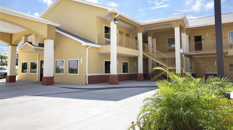 Days Inn  and  Suites Gonzales Exterior. Images powered by <a href="https://iceportal.shijigroup.com" target="_blank" rel="noopener">Ice Portal</a>.