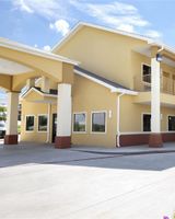 Days Inn & Suites Gonzales