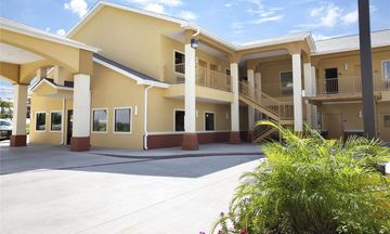 Days Inn & Suites Gonzales