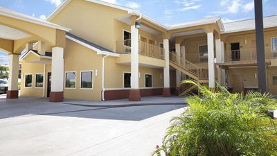 Days Inn & Suites Gonzales