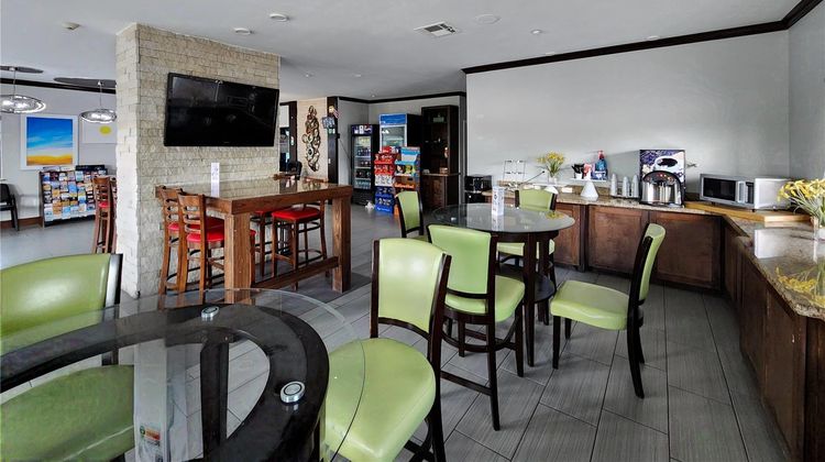 Days Inn & Suites Gonzales Lobby