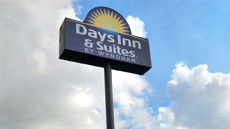 Days Inn & Suites Gonzales Exterior
