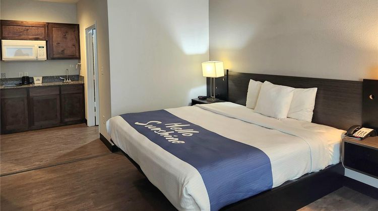 Days Inn & Suites Gonzales Suite