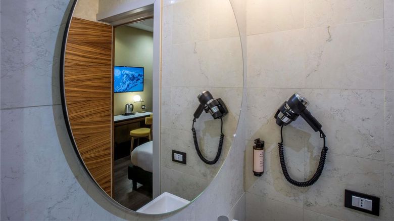 <b>Mercure Roma Centro St John Room</b>. Images powered by <a href="https://iceportal.shijigroup.com/" title="IcePortal" target="_blank">IcePortal</a>.