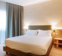 Movenpick Hotel Bari Room