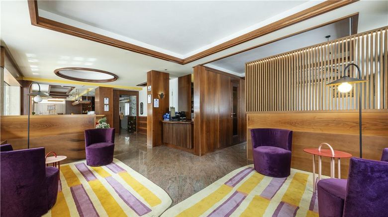 <b>Best Western Hotel Nevada Lobby</b>. Images powered by <a href="https://iceportal.shijigroup.com/" title="IcePortal" target="_blank">IcePortal</a>.