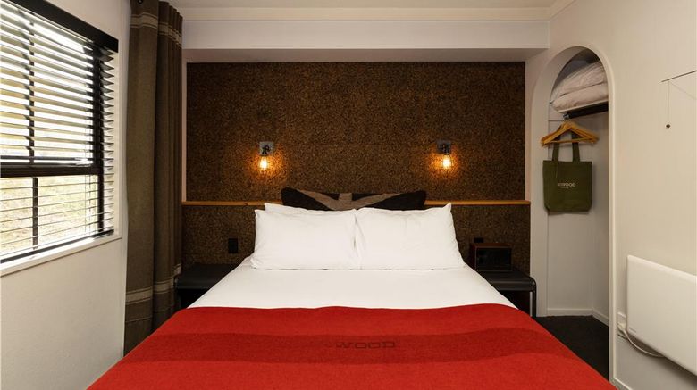 <b>Sherwood Queenstown Suite</b>. Images powered by <a href="https://iceportal.shijigroup.com/" title="IcePortal" target="_blank">IcePortal</a>.