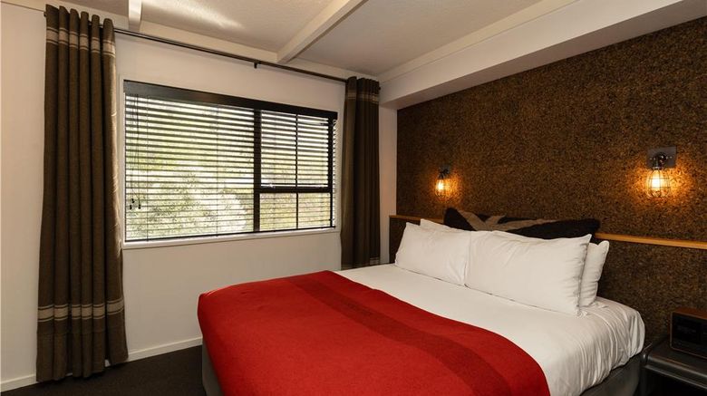 <b>Sherwood Queenstown Suite</b>. Images powered by <a href="https://iceportal.shijigroup.com/" title="IcePortal" target="_blank">IcePortal</a>.