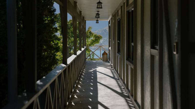 <b>Sherwood Queenstown Exterior</b>. Images powered by <a href="https://iceportal.shijigroup.com/" title="IcePortal" target="_blank">IcePortal</a>.