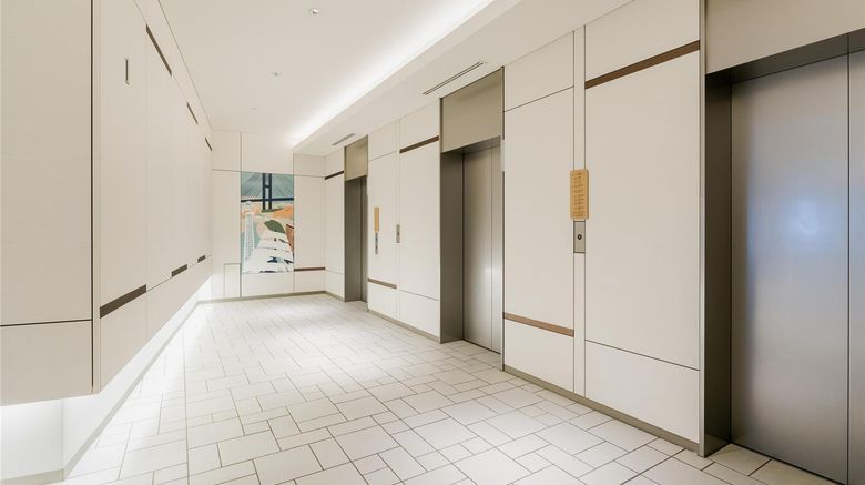 <b>Hilton Garden Inn Yokohama Minatomirai Lobby</b>. Images powered by <a href="https://iceportal.shijigroup.com/" title="IcePortal" target="_blank">IcePortal</a>.